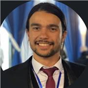 Enseignant particuliers qui donne des cours en ligne ou même en présentiel à des élèves de niveau lycée toutes filières confondues